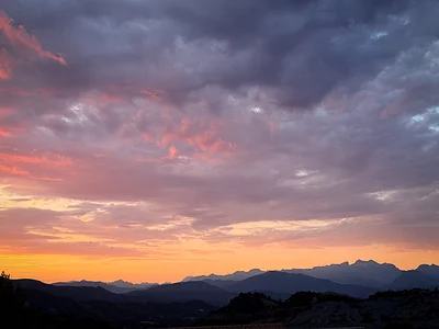 Zicht op Monte Perdido in de lente