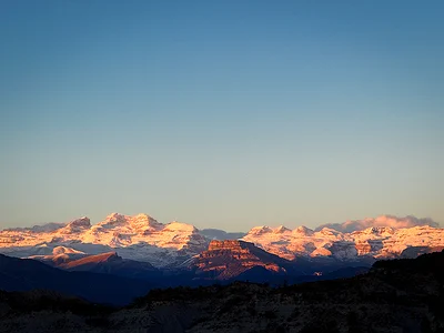 Zicht op Monte Perdido in de winter